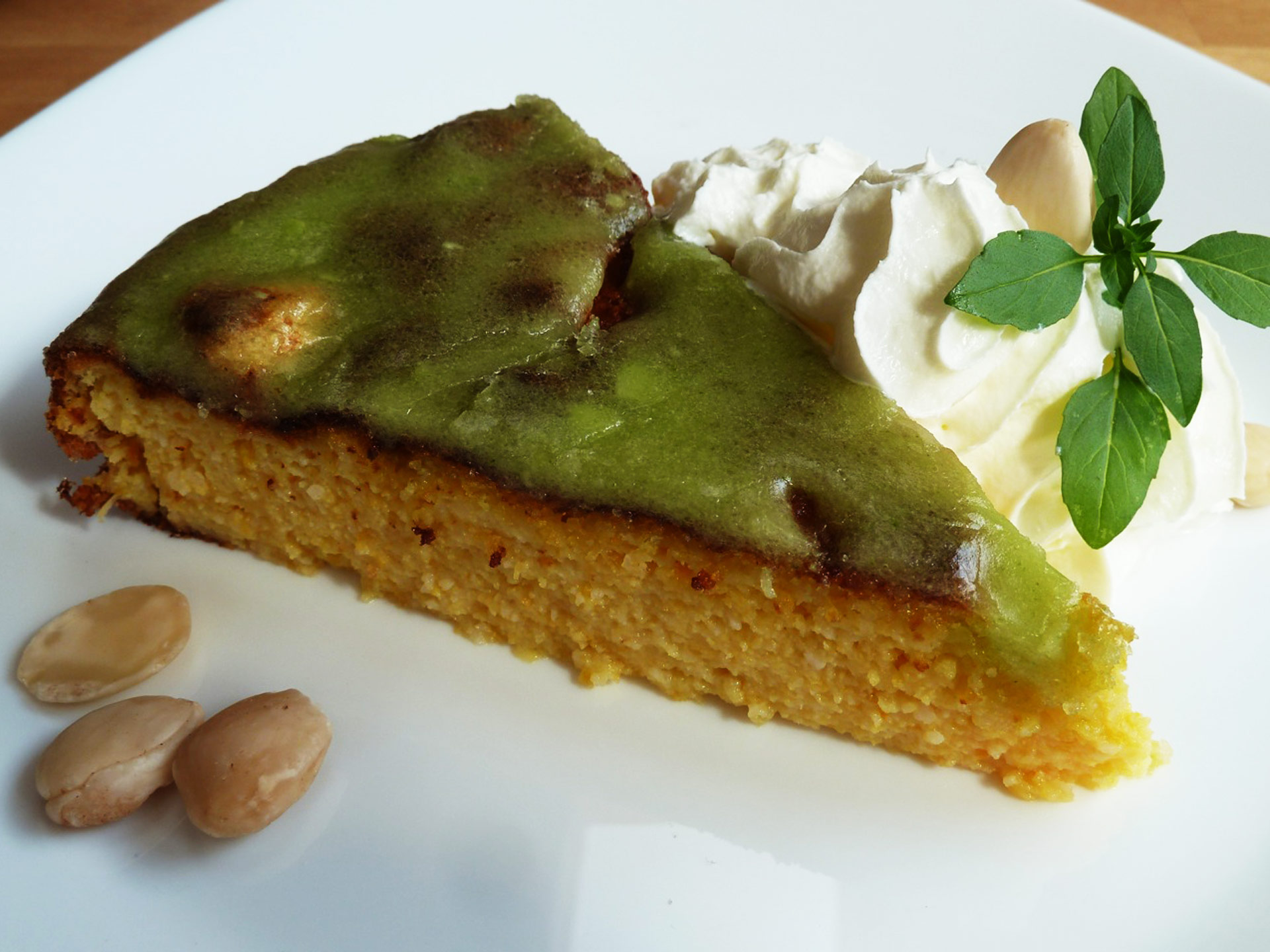 Tarta de naranja sefardí con glaseado de albahaca-image