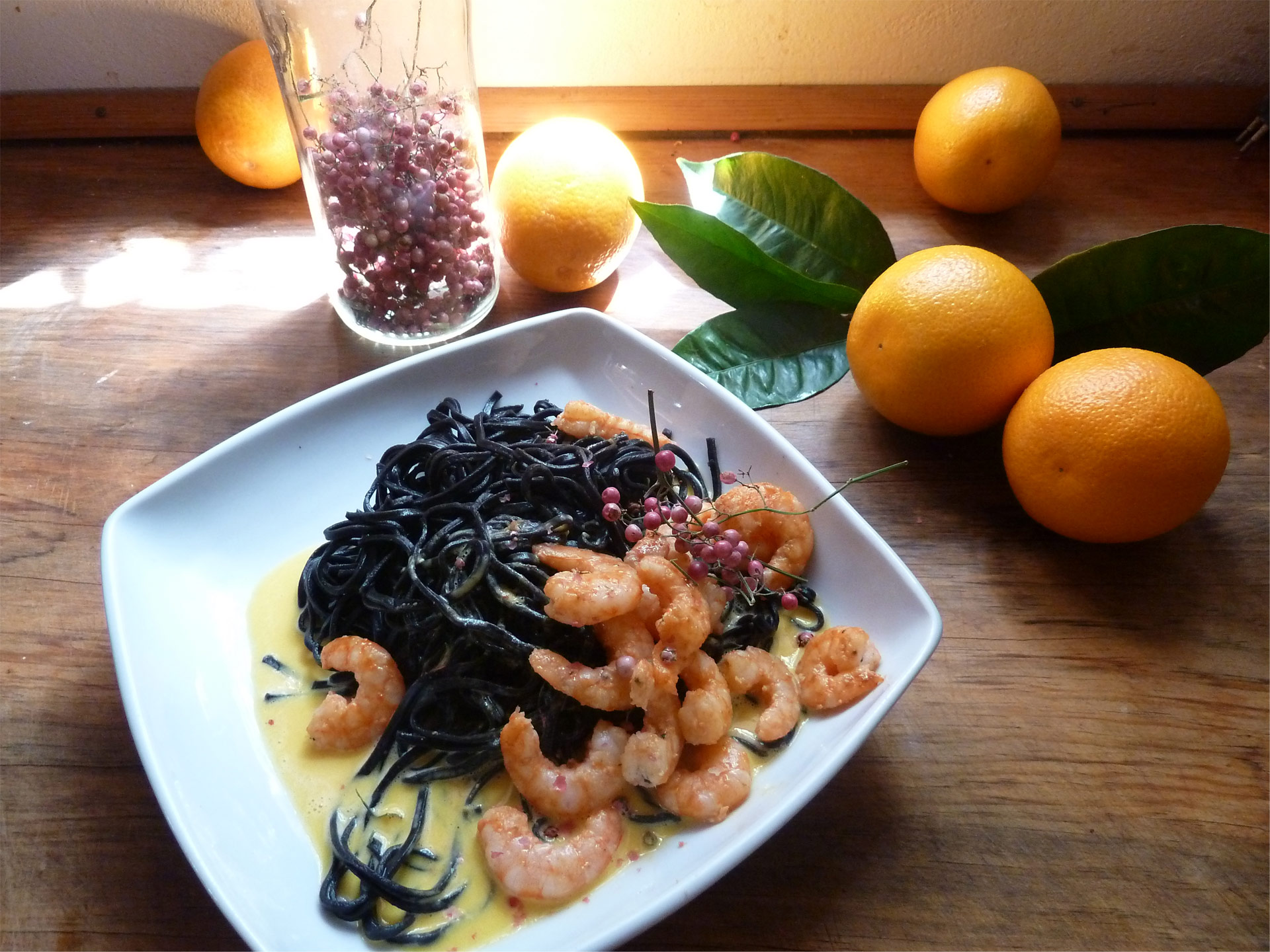 Langostinos mit schwarze Pasta an Orangensauce - Mallorca-Rezepte von ...