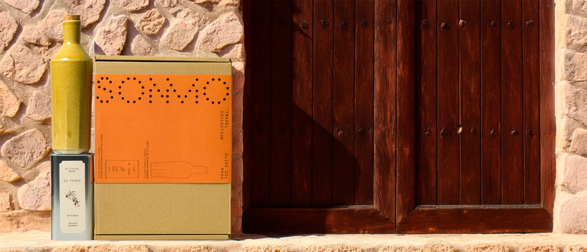 Gift box with organic extra virgin olive oil and SON MO ceramics
