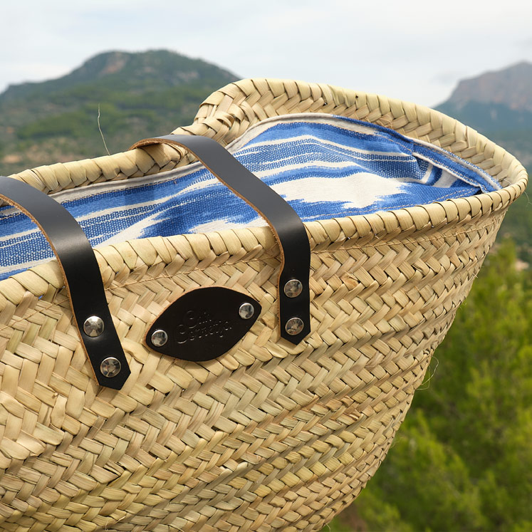 Llatra Traditional basket with typical Mallorcan fabric "tela de llengua"