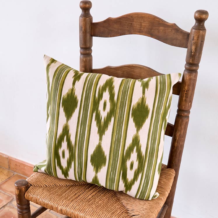 Kissenbezug 45 × 45 cm mit mallorquinischem Ikat-Stoff – Grün