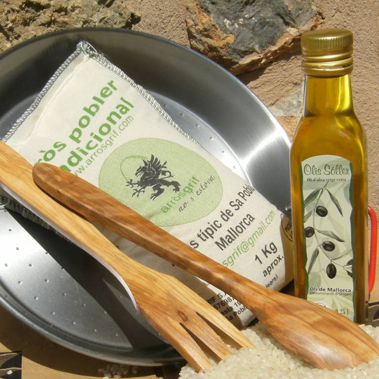 Paella Pfanne mit Reis aus Mallorca und Olivenholzbesteck