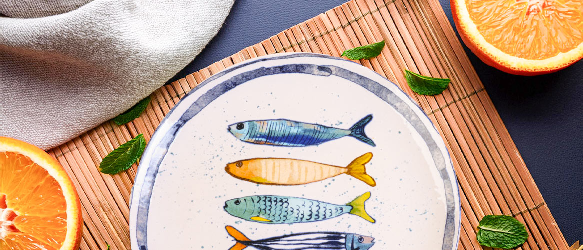 Dessertteller mit Fischdekor, Durchmesser 20 cm.