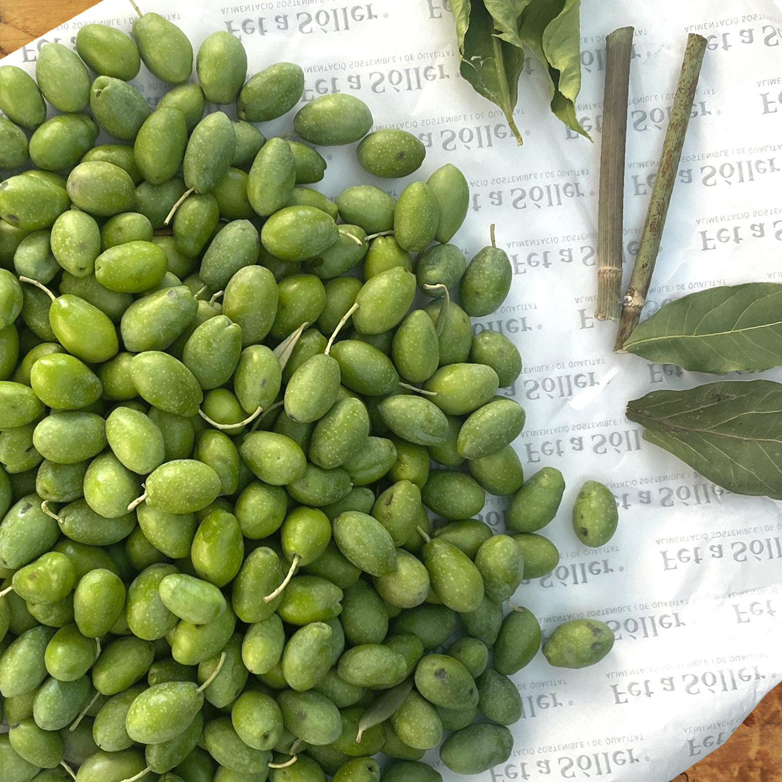 Aceitunas verdes frescas para macerar