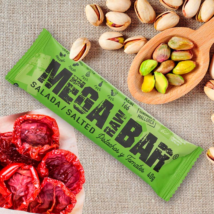 Veganer Bio Energieriegel Pistazie und getrocknete Tomate