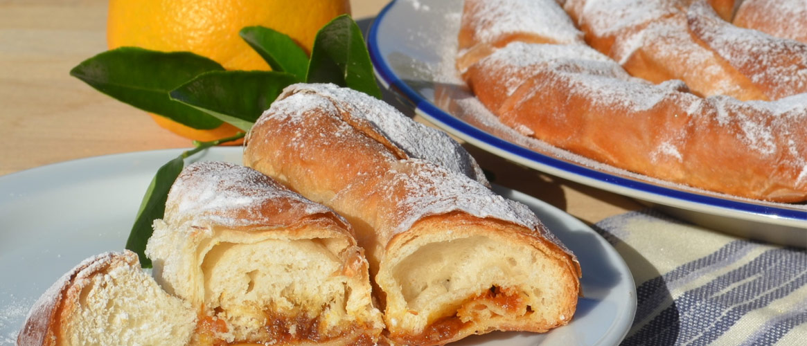 La Lareña Ensaimada with orange filling