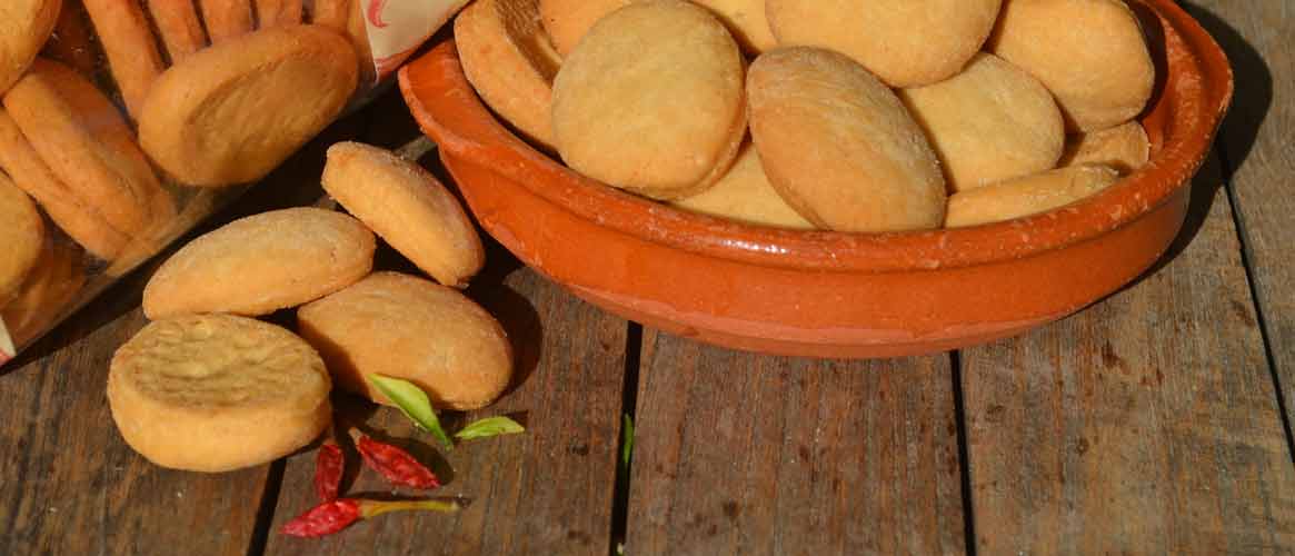 Spicy crackers with olive oil and paprika Gori de Muro