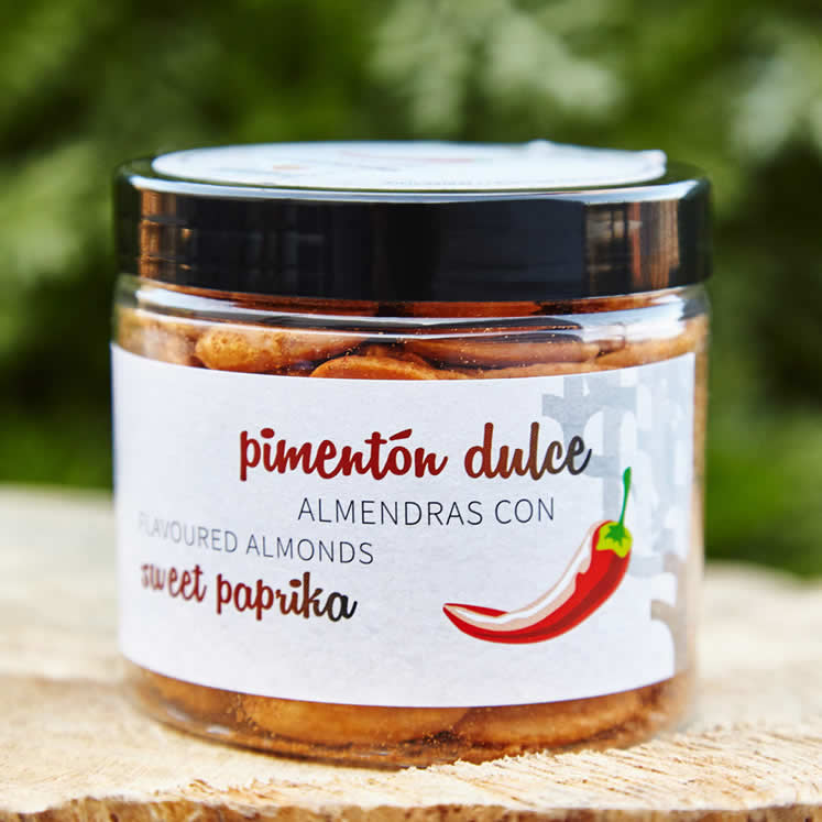 Geröstete Mandeln mit süßem Paprika