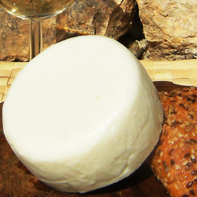 Binibeca natural goat cheese