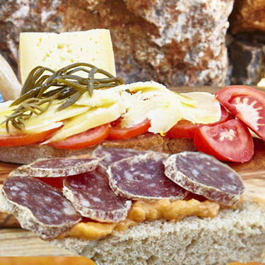 Charcuterie, fromages et pâtés