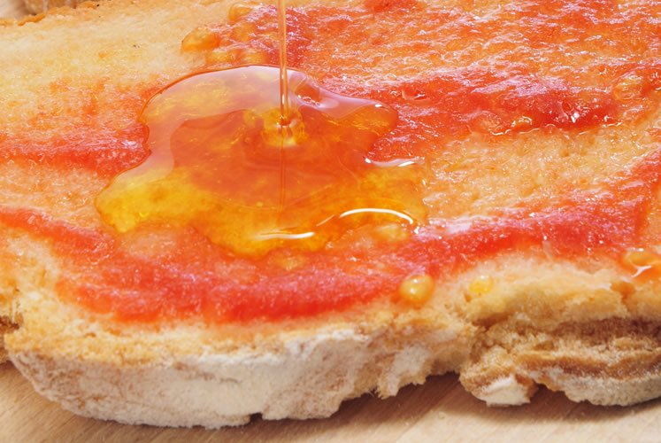 Einfaches Pa amb Oli mit mallorquinischem Bauernbrot